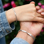Pulsera de pareja personalizada con diseño de cinta de Moebius